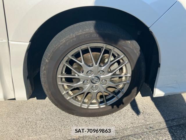 Toyota VOXY HYBRID 2017-11 7252828-5