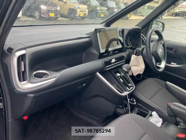 Toyota VOXY HYBRID 2024-04 7252819-12