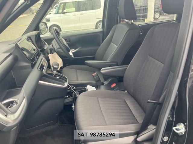 Toyota VOXY HYBRID 2024-04 7252819-13