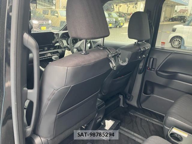 Toyota VOXY HYBRID 2024-04 7252819-14