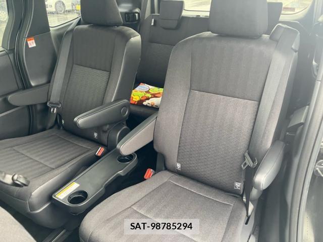 Toyota VOXY HYBRID 2024-04 7252819-15