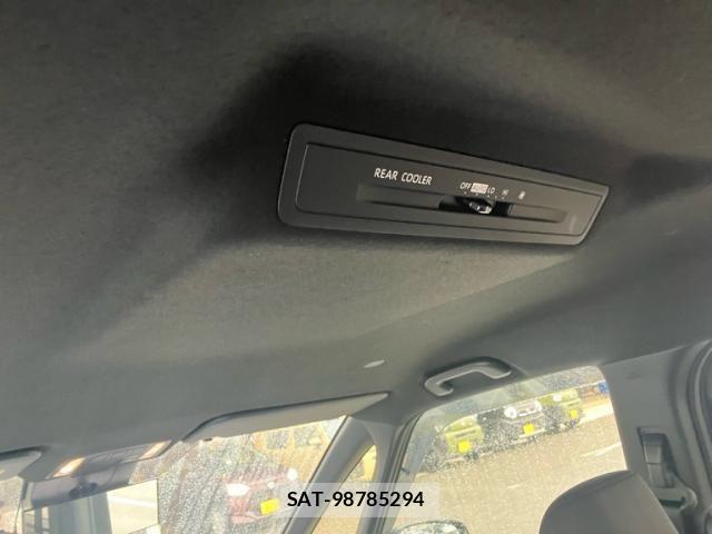 Toyota VOXY HYBRID 2024-04 7252819-16