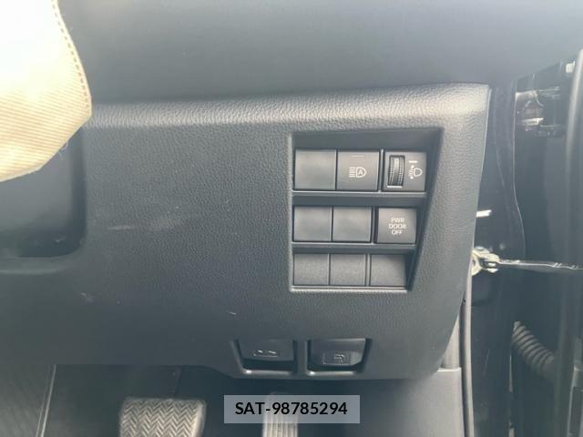 Toyota VOXY HYBRID 2024-04 7252819-19