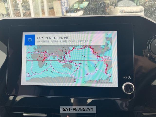 Toyota VOXY HYBRID 2024-04 7252819-27