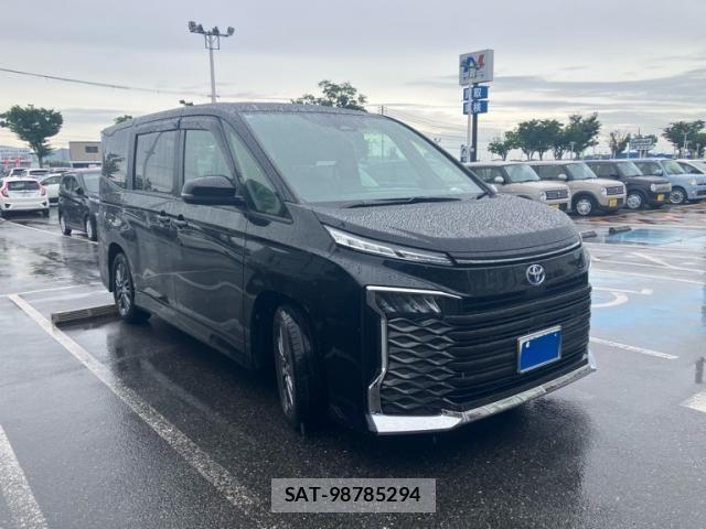 Toyota VOXY HYBRID 2024-04 7252819-2