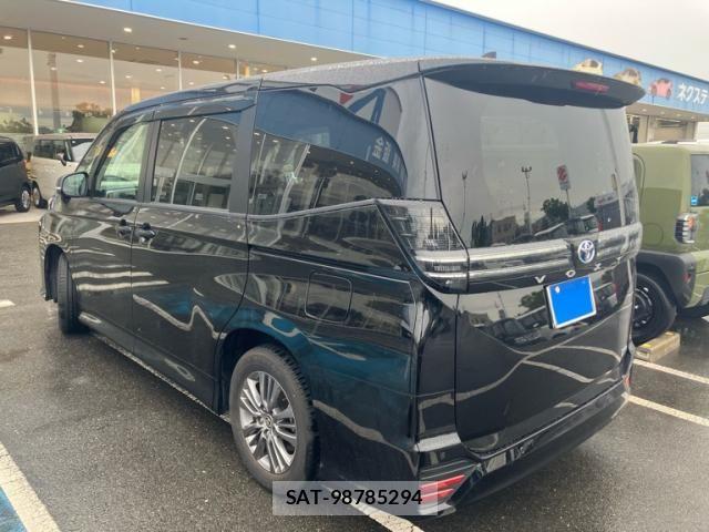 Toyota VOXY HYBRID 2024-04 7252819-3