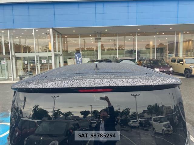 Toyota VOXY HYBRID 2024-04 7252819-5