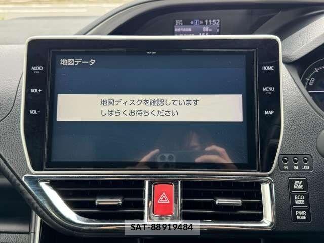 Toyota VOXY HYBRID 2019-02 7273259-16