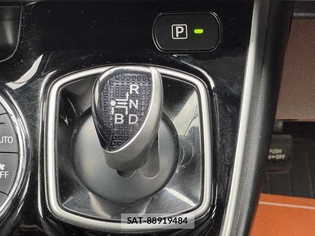 Toyota VOXY HYBRID 2019-02 7273259-18