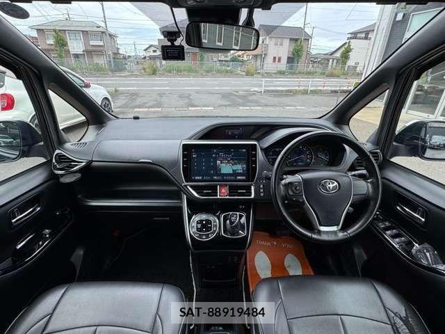 Toyota VOXY HYBRID 2019-02 7273259-1