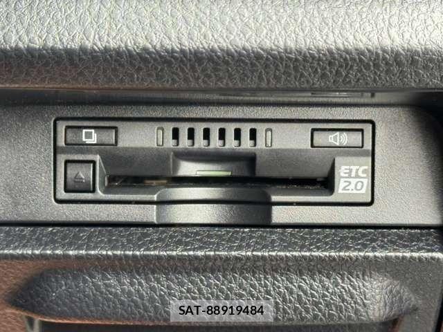 Toyota VOXY HYBRID 2019-02 7273259-23