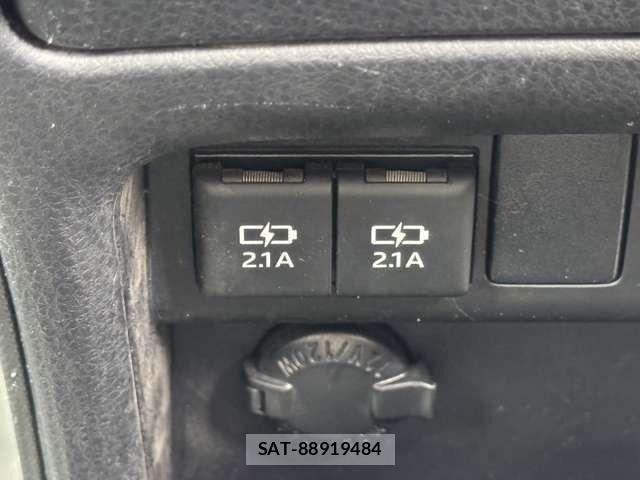 Toyota VOXY HYBRID 2019-02 7273259-24
