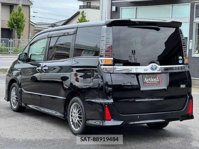 Toyota VOXY HYBRID 2019-02 7273259-3