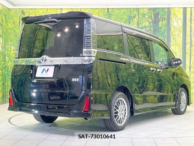 Toyota VOXY HYBRID 2021-07 7273253-16