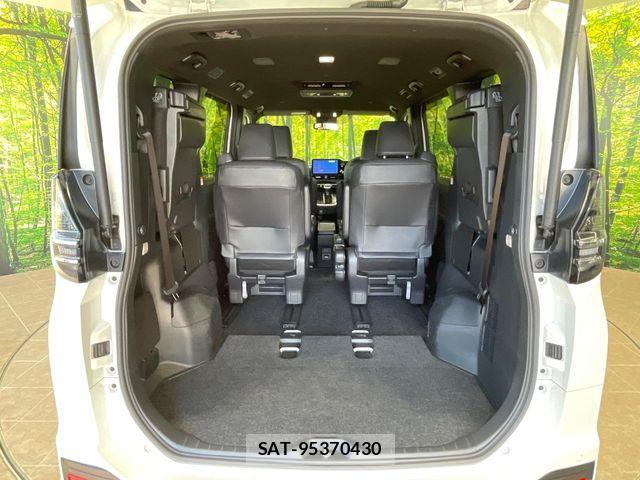 Toyota VOXY HYBRID 2023-11 7273251-10