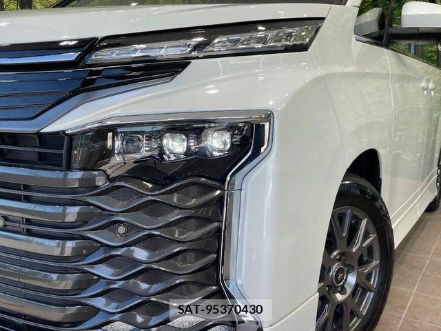 Toyota VOXY HYBRID 2023-11 7273251-12