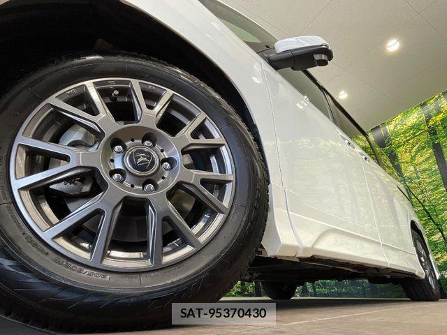 Toyota VOXY HYBRID 2023-11 7273251-13