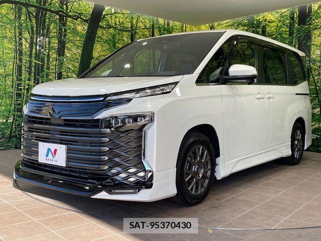 Toyota VOXY HYBRID 2023-11 7273251-16