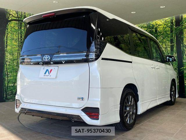Toyota VOXY HYBRID 2023-11 7273251-17
