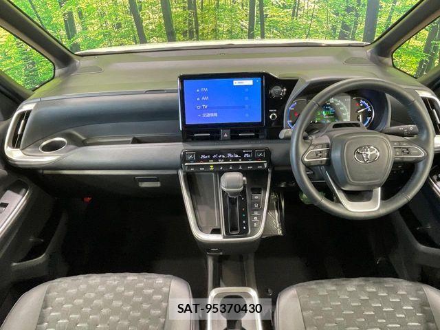 Toyota VOXY HYBRID 2023-11 7273251-1
