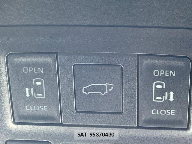 Toyota VOXY HYBRID 2023-11 7273251-6