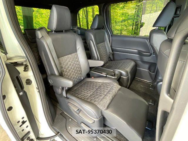 Toyota VOXY HYBRID 2023-11 7273251-8