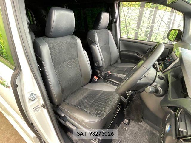 Toyota VOXY HYBRID 2021-06 7273254-7