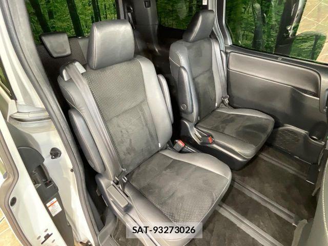 Toyota VOXY HYBRID 2021-06 7273254-8