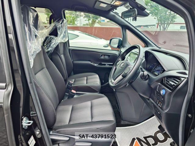 Toyota VOXY HYBRID 2020-03 7272794-9