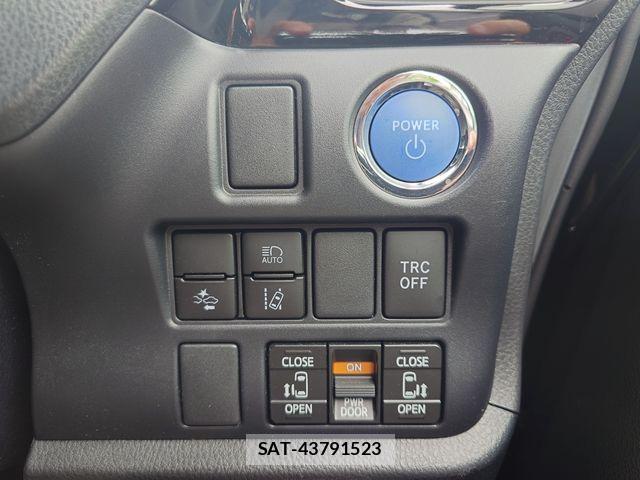 Toyota VOXY HYBRID 2020-03 7272794-18