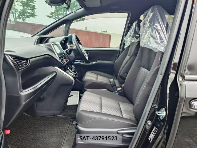 Toyota VOXY HYBRID 2020-03 7272794-19