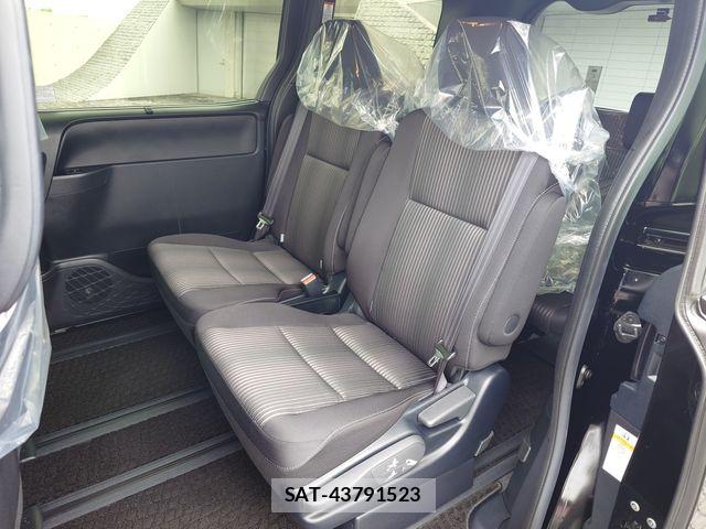 Toyota VOXY HYBRID 2020-03 7272794-21