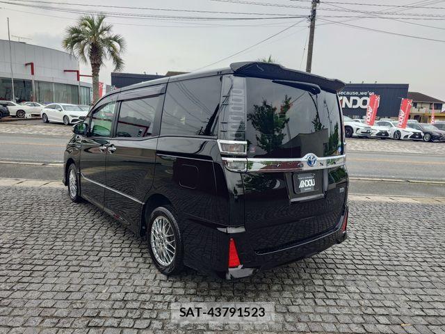 Toyota VOXY HYBRID 2020-03 7272794-2