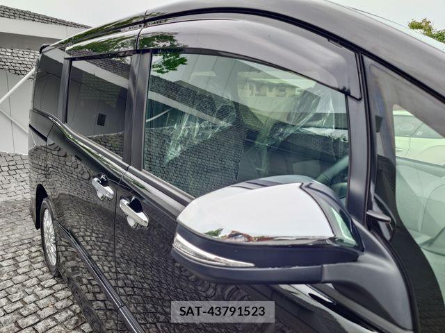 Toyota VOXY HYBRID 2020-03 7272794-4