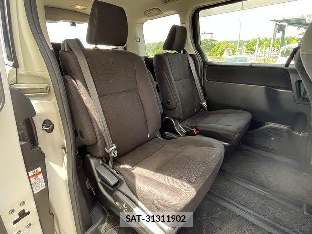 Toyota VOXY HYBRID 2016-02 7273257-9