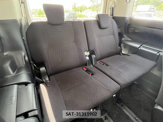 Toyota VOXY HYBRID 2016-02 7273257-12