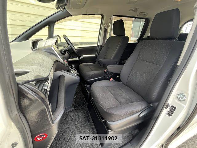 Toyota VOXY HYBRID 2016-02 7273257-18