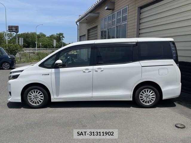 Toyota VOXY HYBRID 2016-02 7273257-23