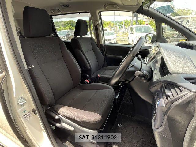 Toyota VOXY HYBRID 2016-02 7273257-3