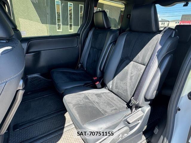 Toyota VOXY HYBRID 2021-04 7272885-9