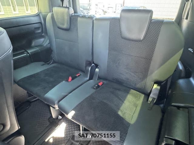 Toyota VOXY HYBRID 2021-04 7272885-10