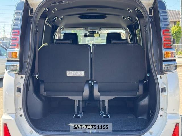 Toyota VOXY HYBRID 2021-04 7272885-11