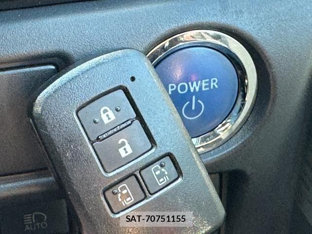 Toyota VOXY HYBRID 2021-04 7272885-16