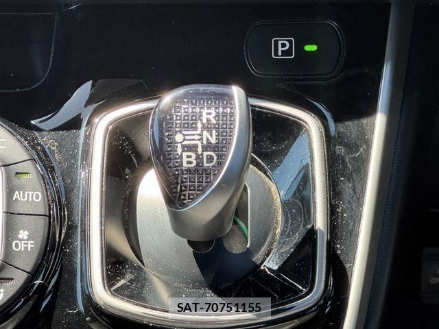 Toyota VOXY HYBRID 2021-04 7272885-18