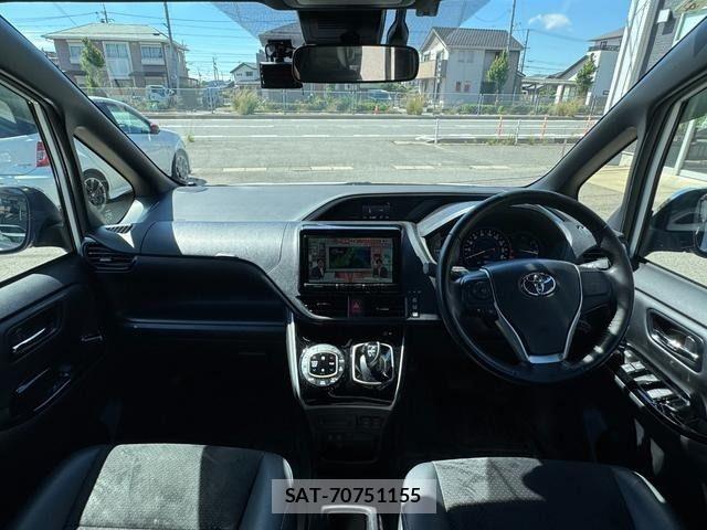 Toyota VOXY HYBRID 2021-04 7272885-1