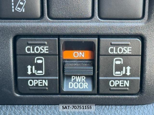 Toyota VOXY HYBRID 2021-04 7272885-21