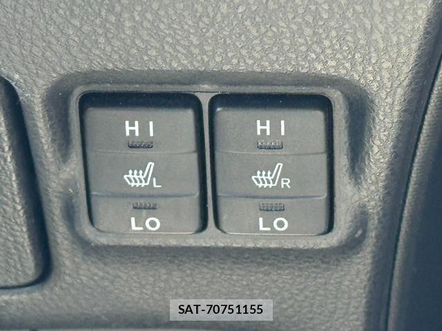 Toyota VOXY HYBRID 2021-04 7272885-22