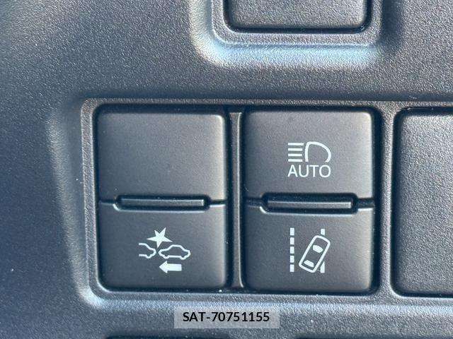 Toyota VOXY HYBRID 2021-04 7272885-24