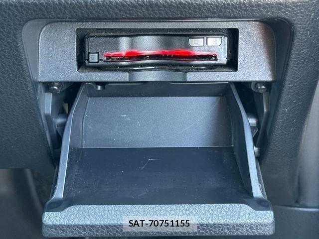 Toyota VOXY HYBRID 2021-04 7272885-26