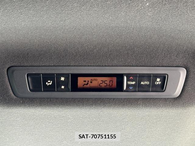 Toyota VOXY HYBRID 2021-04 7272885-27
